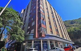 Studio com pequena varanda em Copacabana